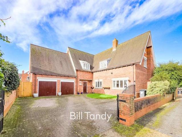 5 Bedroom Detached House