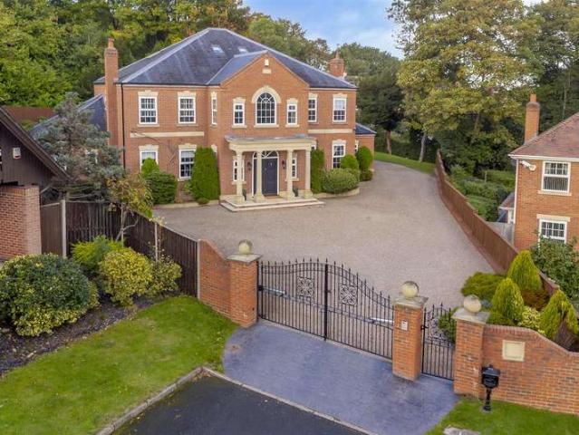 5 Bedroom Detached House