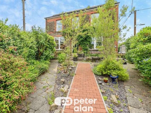 5 Bedroom Detached House
