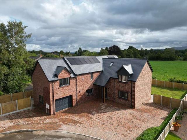 5 Bedroom Detached House