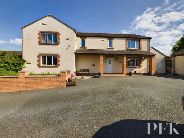 5 Bedroom Detached House