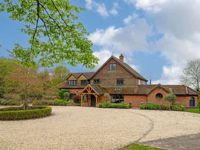 5 Bedroom Detached House