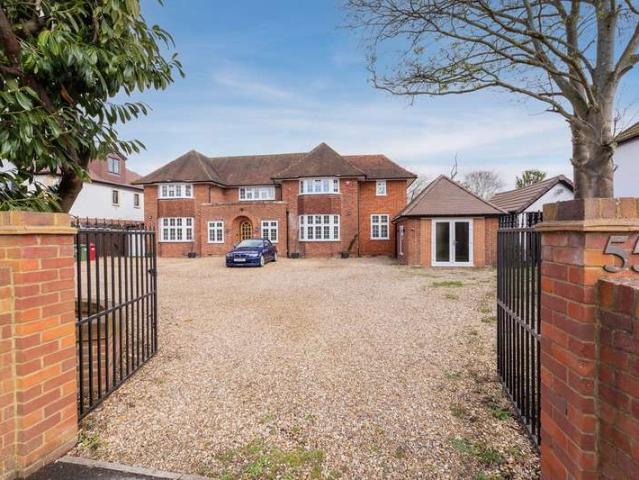 5 Bedroom Detached House