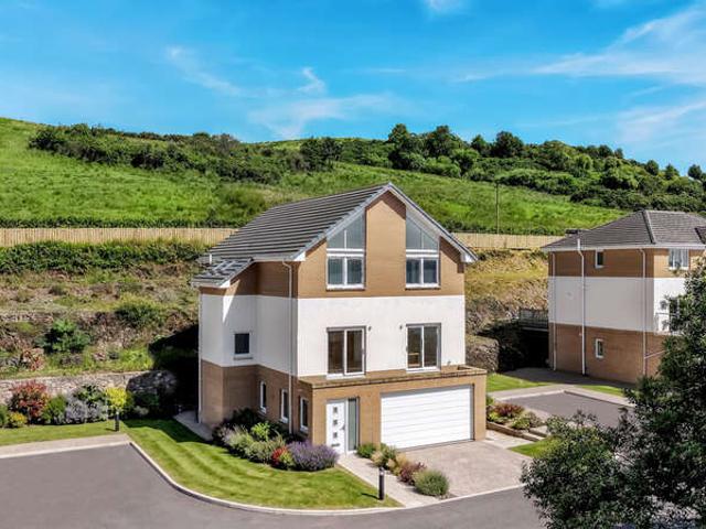 5 Bedroom Detached House