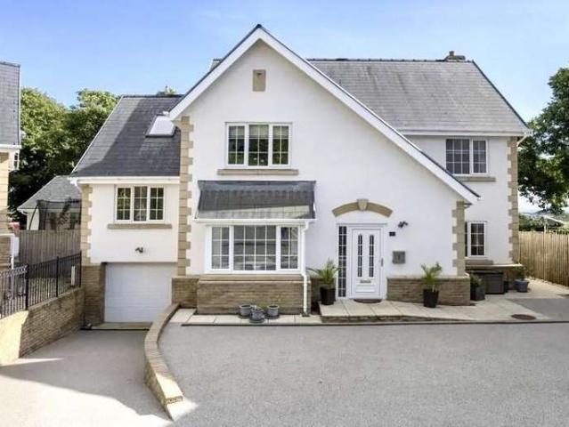 5 Bedroom Detached House