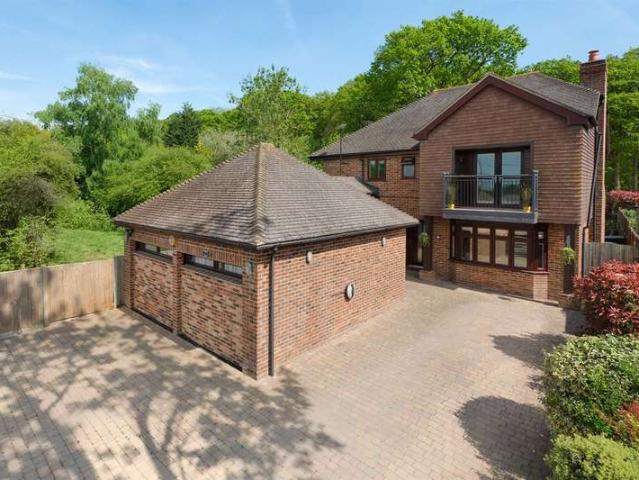 5 Bedroom Detached House