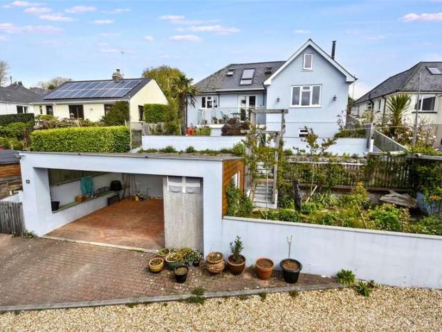 5 Bedroom Detached House