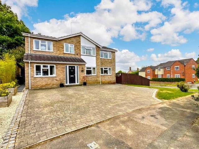 5 Bedroom Detached House
