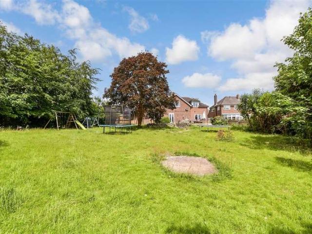 5 Bedroom Detached House
