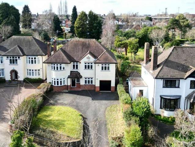 5 Bedroom Detached House