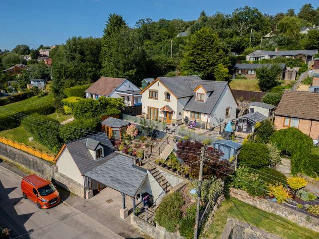 5 Bedroom Detached House