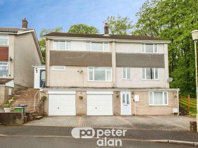 5 Bedroom Detached House