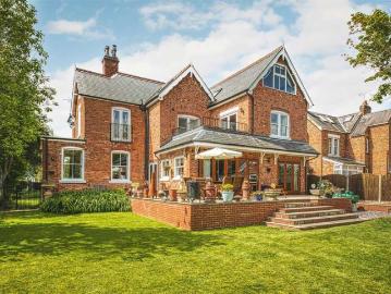 5 Bedroom Detached House