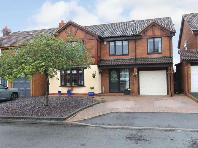 5 Bedroom Detached House