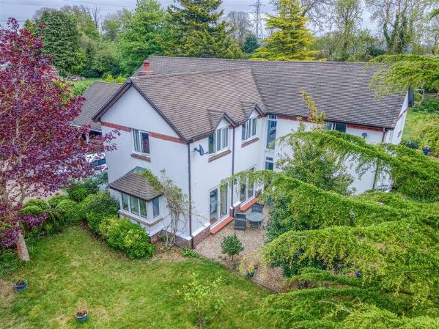 5 Bedroom Detached House
