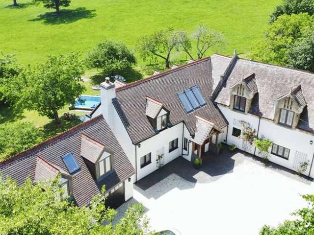 5 Bedroom Detached House