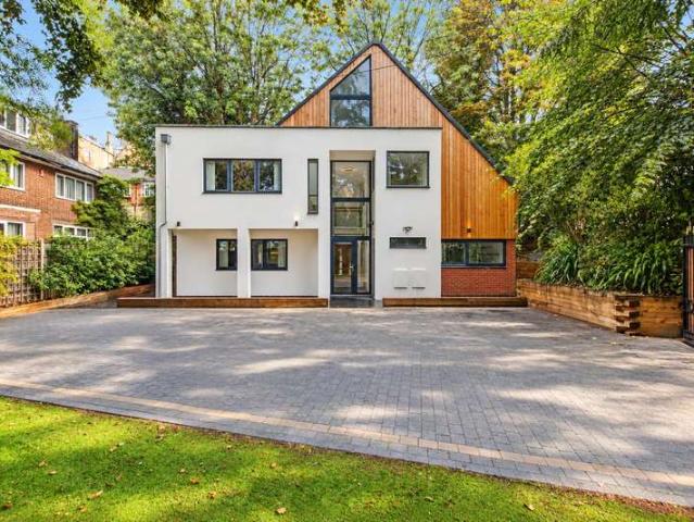 5 Bedroom Detached House