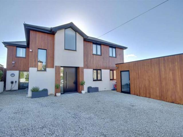 5 Bedroom Detached House