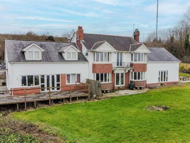 5 Bedroom Detached House