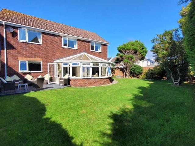 5 Bedroom Detached House