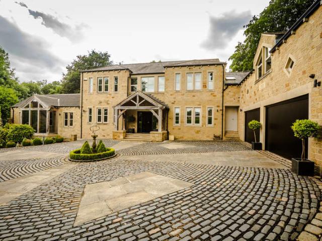5 Bedroom Detached House
