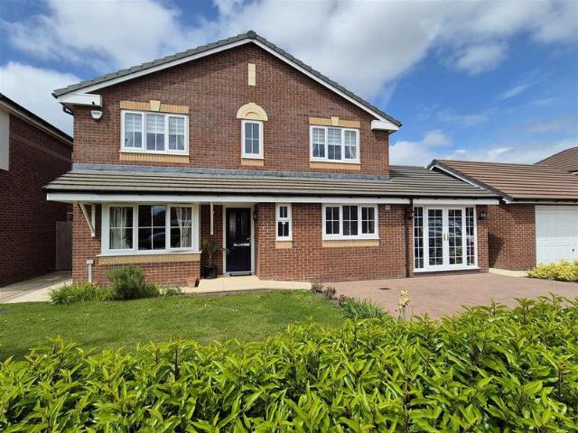 5 Bedroom Detached House
