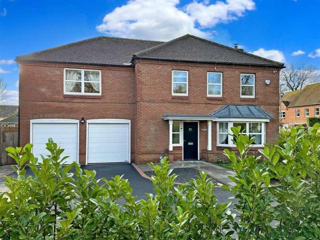5 Bedroom Detached House