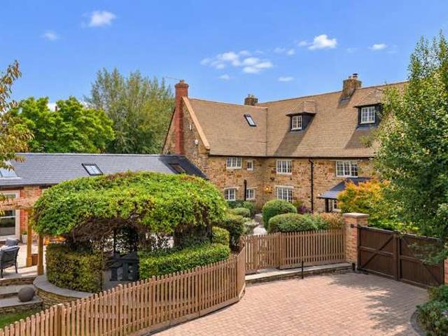 5 Bedroom Detached House