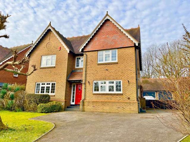 5 Bedroom Detached House