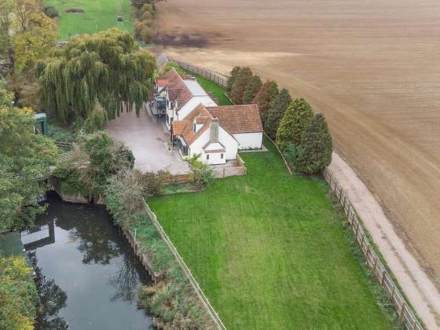 5 Bedroom Detached House