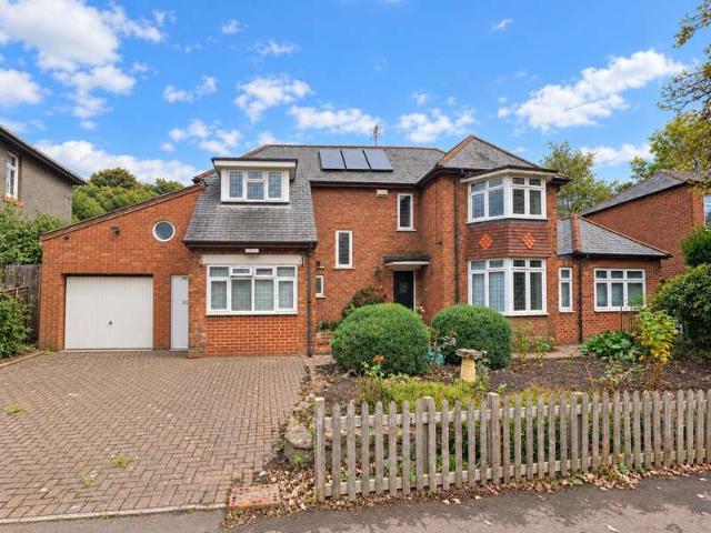 5 Bedroom Detached House