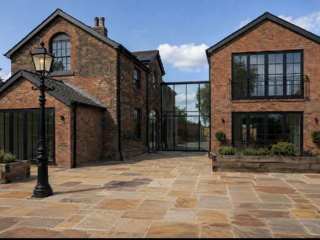 5 Bedroom Detached House