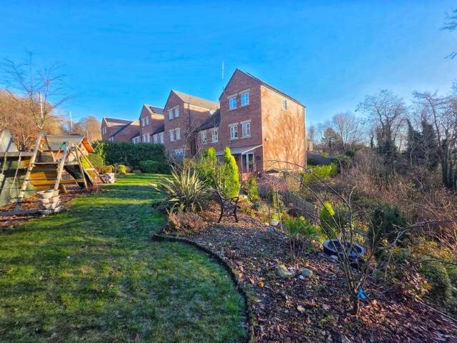 5 Bedroom Detached House