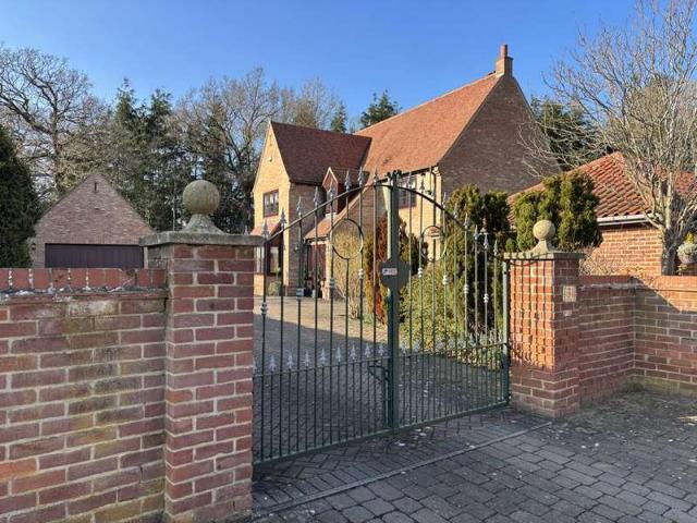 5 Bedroom Detached House