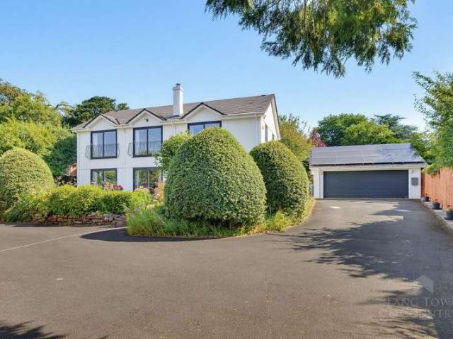 5 Bedroom Detached House