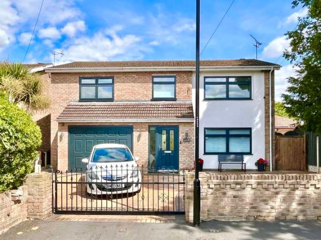 5 Bedroom Detached House