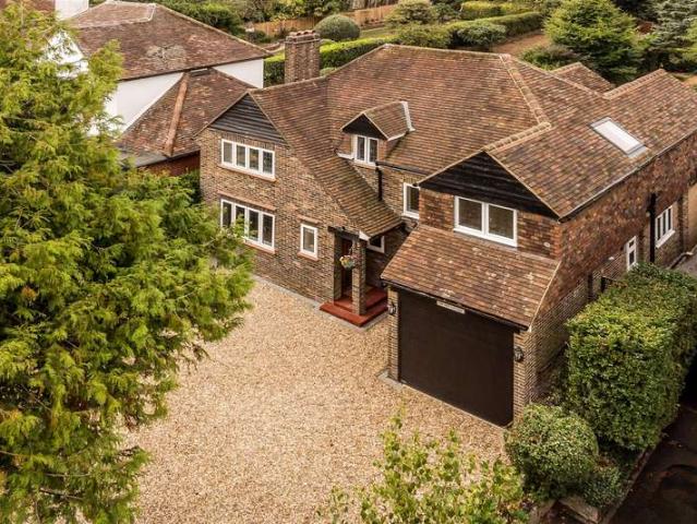 5 Bedroom Detached House