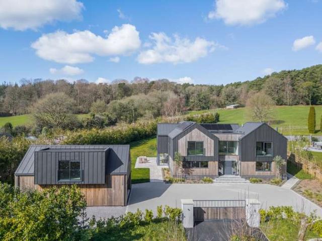 5 Bedroom Detached House