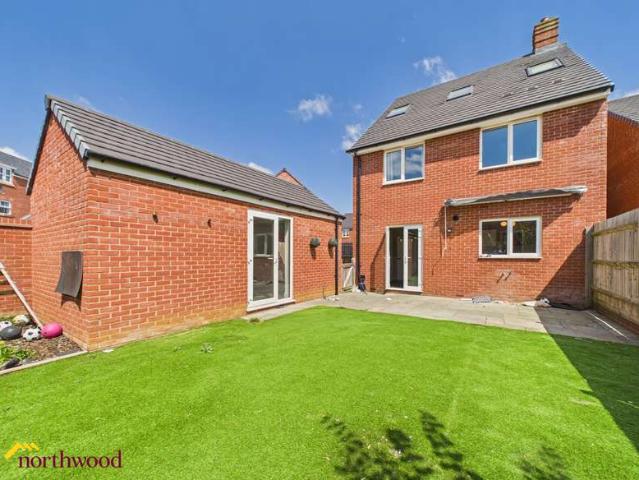 5 Bedroom Detached House