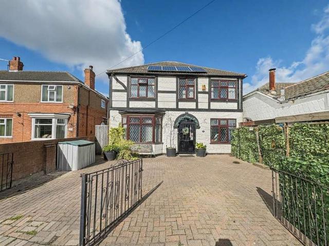 5 Bedroom Detached House