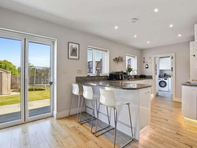 5 Bedroom Detached House