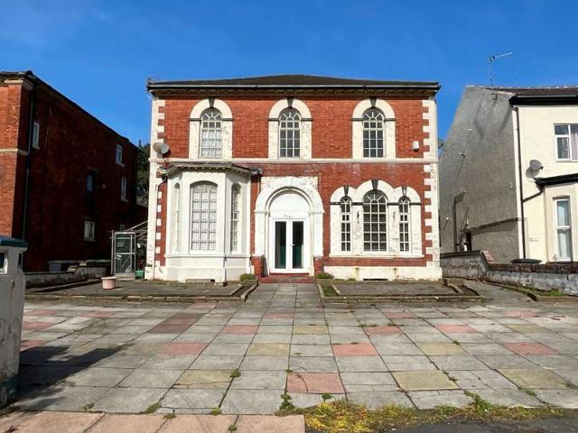 5 Bedroom Detached House