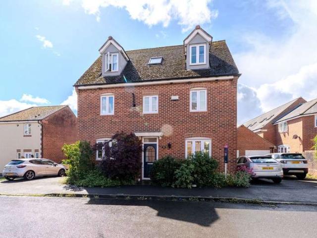5 Bedroom Detached House