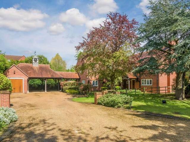 5 Bedroom Detached House