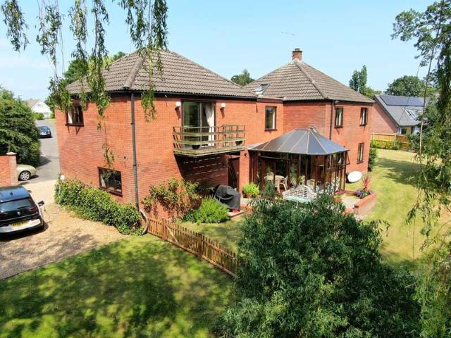 5 Bedroom Detached House
