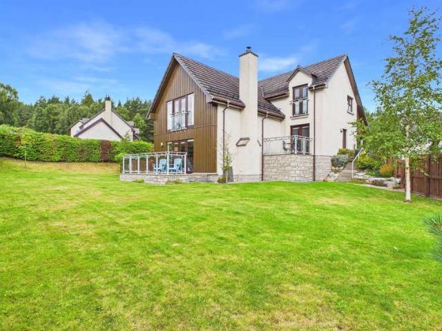 5 Bedroom Detached House