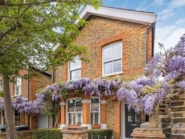 5 Bedroom Detached House