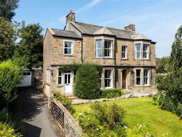 5 Bedroom Detached House