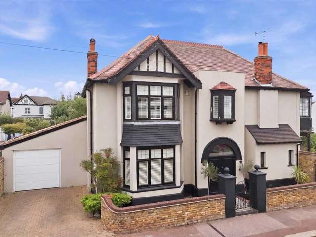 5 Bedroom Detached House