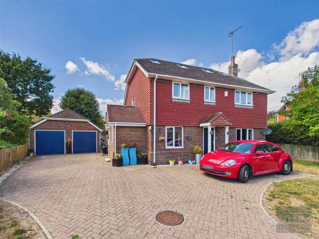 5 Bedroom Detached House